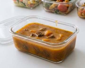 Caldo de carne com abóbora